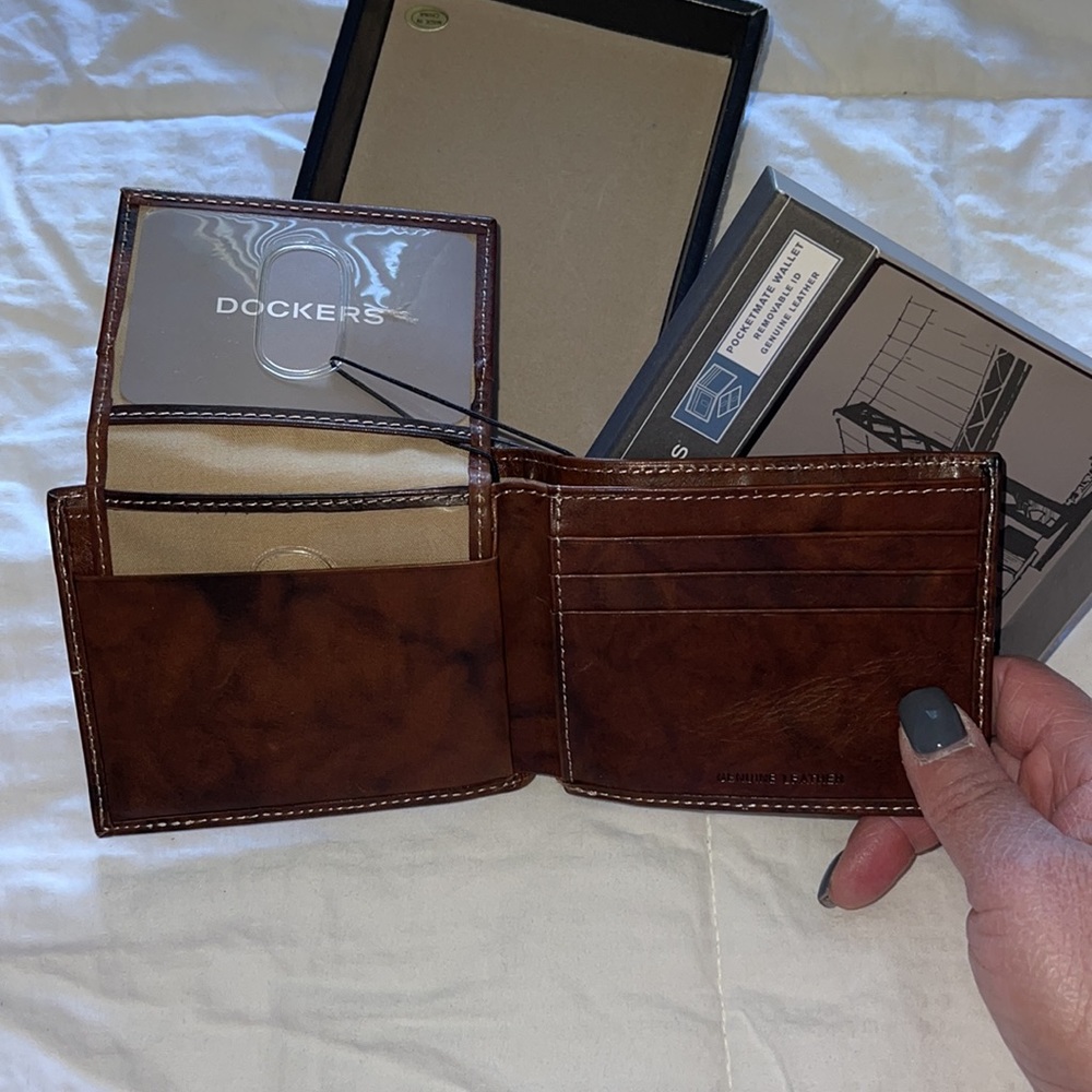 Men’s Dockers brand new wallet - Picture 3 of 5